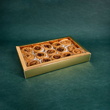 Ouch Gebäck mit Pistazienfüllung, in der Verpackung angerichtet