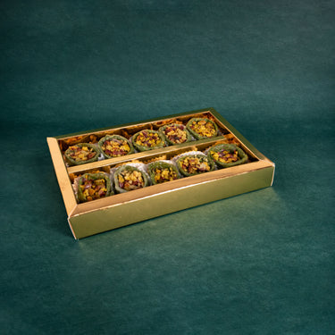 Traumnest Gebäck in der Verpackung, angerichtet in einzelnen Stücken