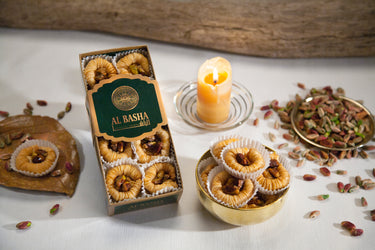 Wardah Gebäck in einer dekorativen Schachtel, orientalische Süßigkeit